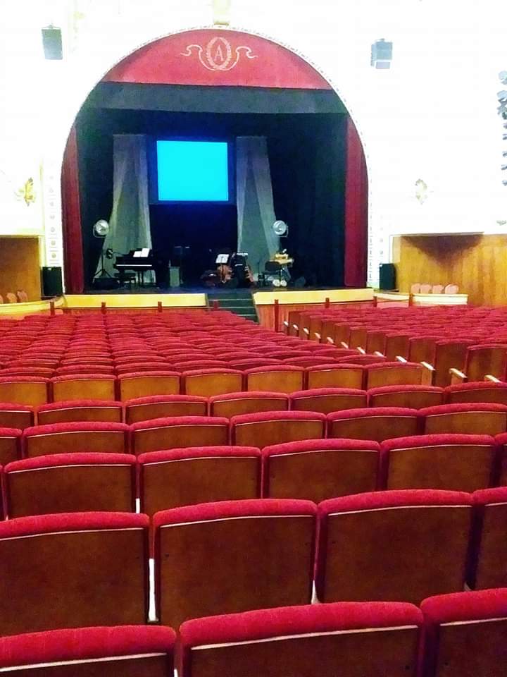NulesSona's tweet photo. Tot preparat per al concert de Maria del Mar Bonet al Teatre Alcázar de Nules! 🎶

En uns minuts obrim portes i a les 19h comencem! https://t.co/pIoGUegeG8