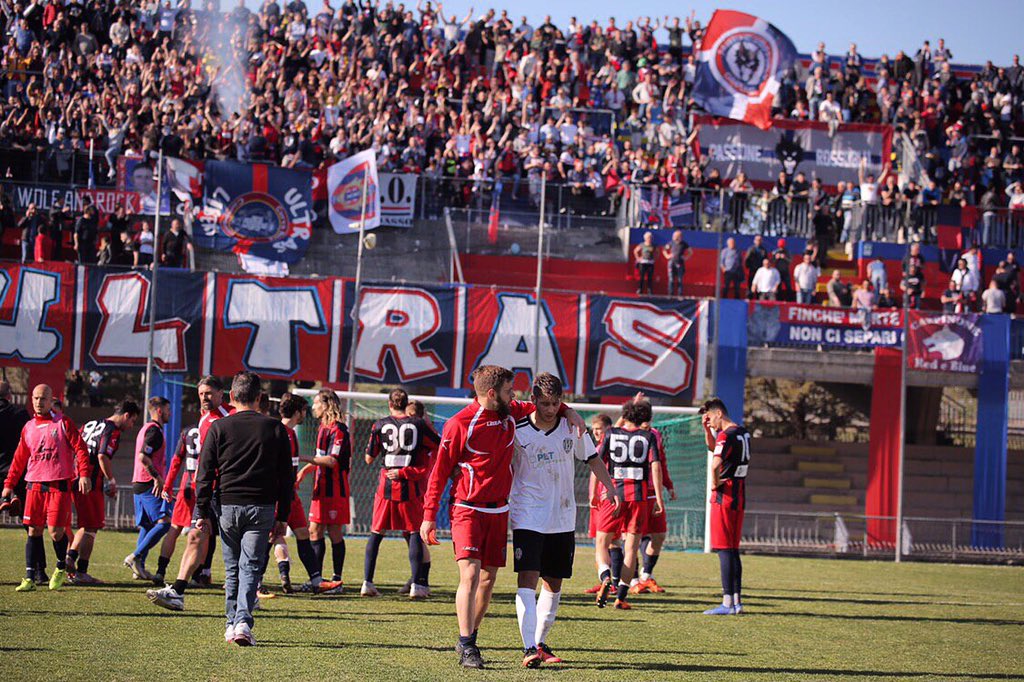 sscampobasso's tweet photo. 🔴🔵 “Vorrei che fosse ogni giorno domenica...”
#CAMCES
#faiburdell #campobassocalcio #campobasso #SerieD #finoal90 #lnd #forzalupi #cittadicampobasso #molise #jammbell #rallmo #campionatoDitalia #primisuognipallone
#leganazionaledilettanti https://t.co/vwx9tmWjlo