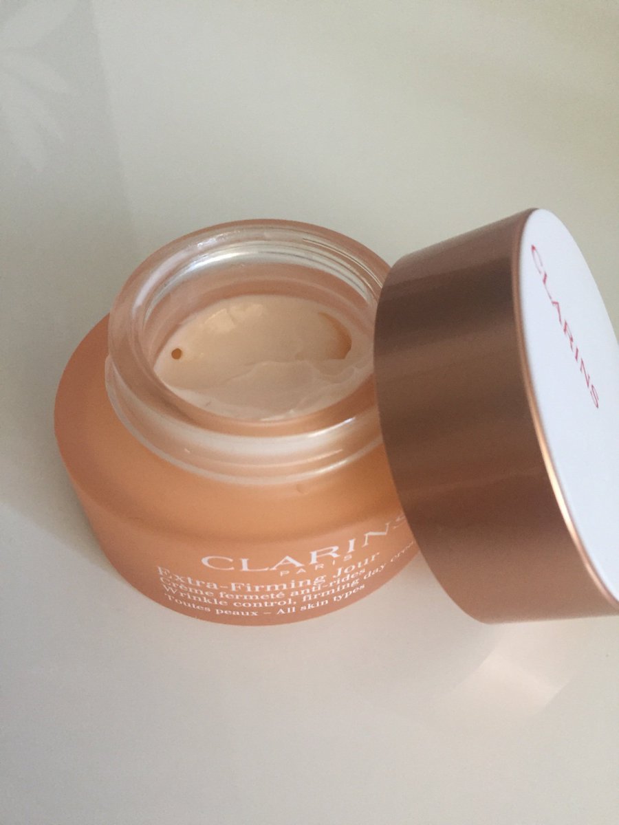 sanemis's tweet photo. Mon coup de cœur du moment, la crème de jour #Extrafirming de @ClarinsFR pour une peau plus ferme. https://t.co/eVTzEKsmFX