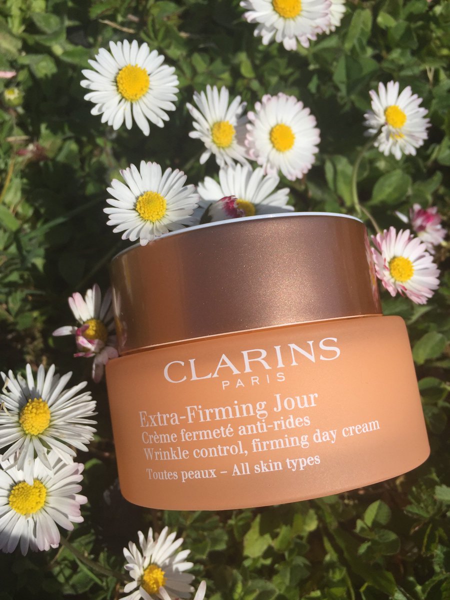 sanemis's tweet photo. Mon coup de cœur du moment, la crème de jour #Extrafirming de @ClarinsFR pour une peau plus ferme. https://t.co/eVTzEKsmFX