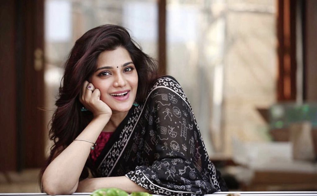 AFappers's tweet photo. #aathika #cute #blacksaree ⭐️☄️💦 https://t.co/Q9IiDwWql4