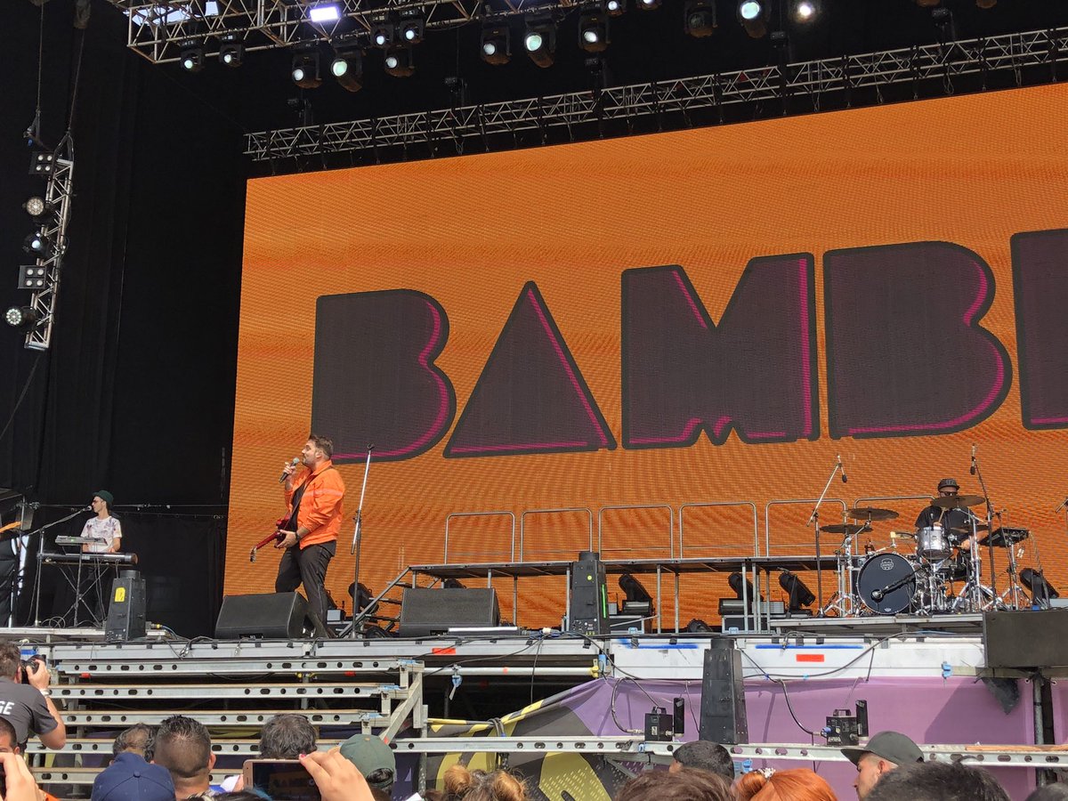 la100fm's tweet photo. ¡VIVIMOS CON TODO EL DÍA 3 DEL #LollaAr!

AHORA en el #MainStage2 @bambiTB 🙌🏼🎶

Y vos… ¿querés #Lolla? Quedate
 escuchando el fin de semana de La 100 que tenemos los últimos accesos para vos!   #Lollapalooza #LollaMood https://t.co/HGbfhhNnSD https://t.co/uqj3JQNR4J