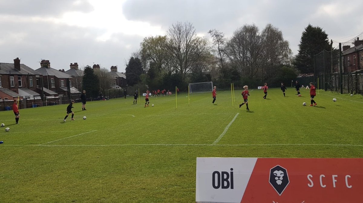 salfordcityjfc's tweet photo. Salford City u10s warming up pre-game @OBIProperty https://t.co/7sROZler18