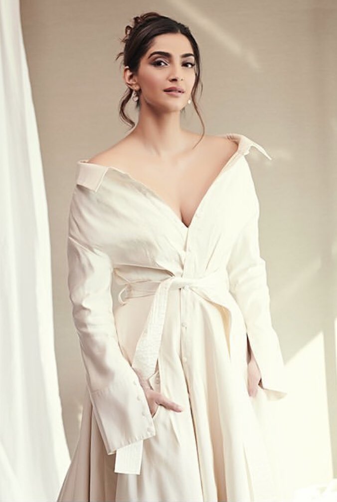 AFappers's tweet photo. #SonamKapoor #hot #stylish 🔥 https://t.co/z511wbNb7L