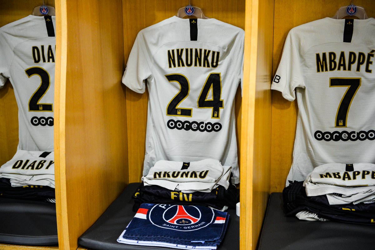 PSG_inside's tweet photo. 📸👕 #TFCPSG

Le vestiaire des Parisiens est prêt 👀

🔴🔵 #AllezParis https://t.co/ztZnqWcfNe