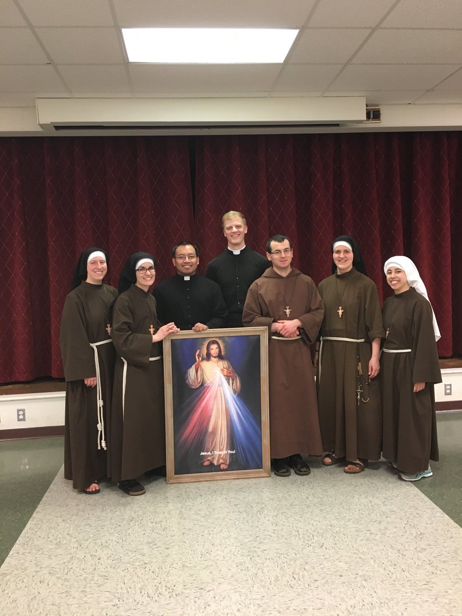 SrLilChef's tweet photo. @OLAMission @SJCantius @DSJVocations @MundeleinSem Such a blessing to be at St. Ansgar last night--Thanks for joining us Dcn. Matthew and Manuel! Incredible to see 130 youth in Adoration of Our Lord Jesus in the Blessed Sacrament! #RealPresence @DSJVocations @SJCantius @MundeleinSem https://t.co/d3KiucTlnx