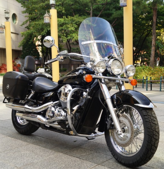 Ladyboy_VRC's tweet photo. 1300ccのバイクに座ってみれば。 まるで赤ちゃんが運転席に座っているようでした。 重くて立てることさえできませんでした
それで目標のバイクを750ccに変えることに決心しました。
明日,バイクを買いに行きます。(*´∀`*) #vt750 #vtx1300 #YAMAHA #Honda #バイク #Ladyboyotoconoco #VRChat #VRC https://t.co/IIARll6USb