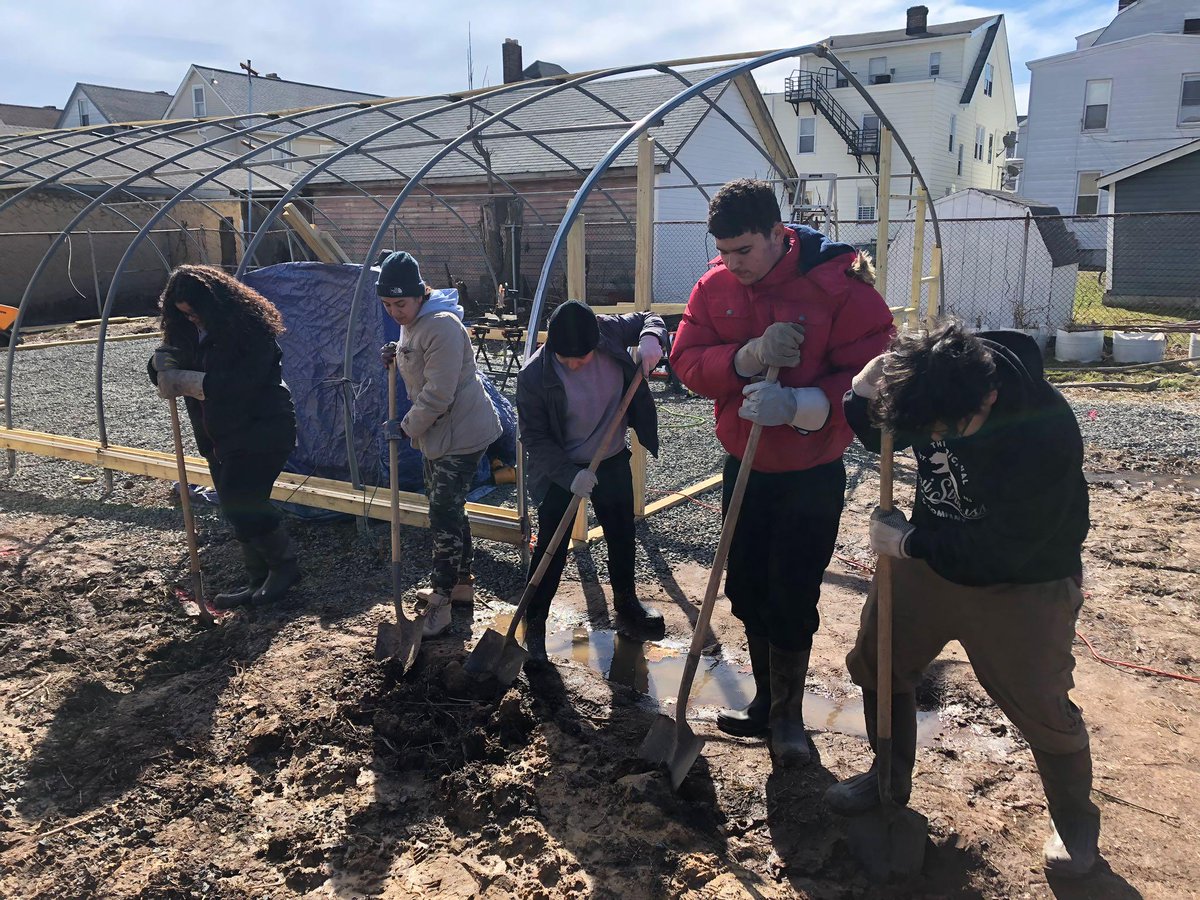 gwelizabeth's tweet photo. Takes a community to help a community, let's build a roof to start a seed @RWJF @MayorBollwage @NXT_Gen_Elizabe @NJHI_  Youth are an important piece, hear their voices
#NJLeaders2030  #SHAPINGELIZABETH @AnnetteQuijano @CityofElizabeth https://t.co/bKvyBBC89j