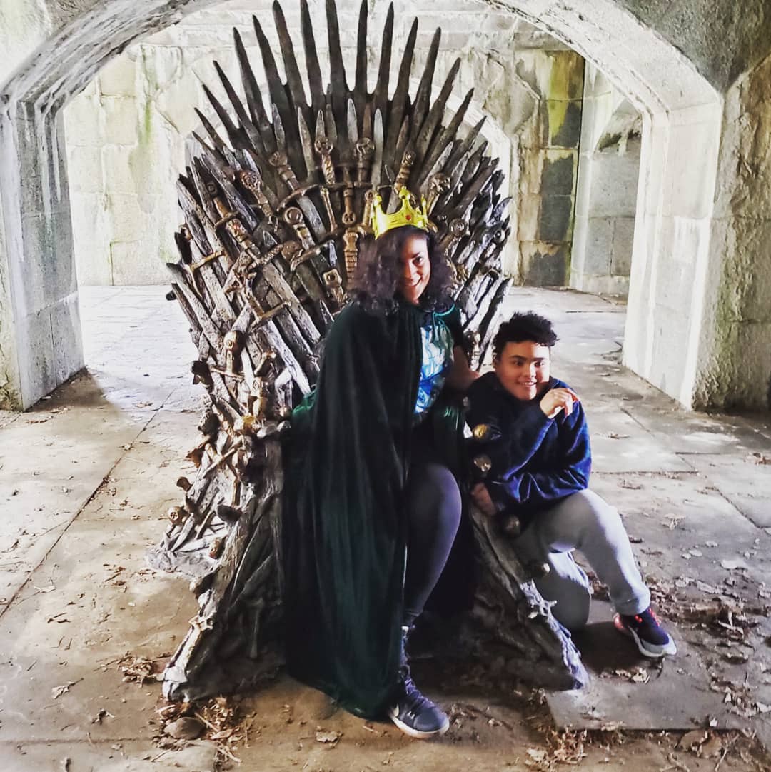 MzCrizzyBB's tweet photo. #FORTHETHRONE #ThroneoftheCrypt @GameOfThrones https://t.co/lBAqIZVq9A