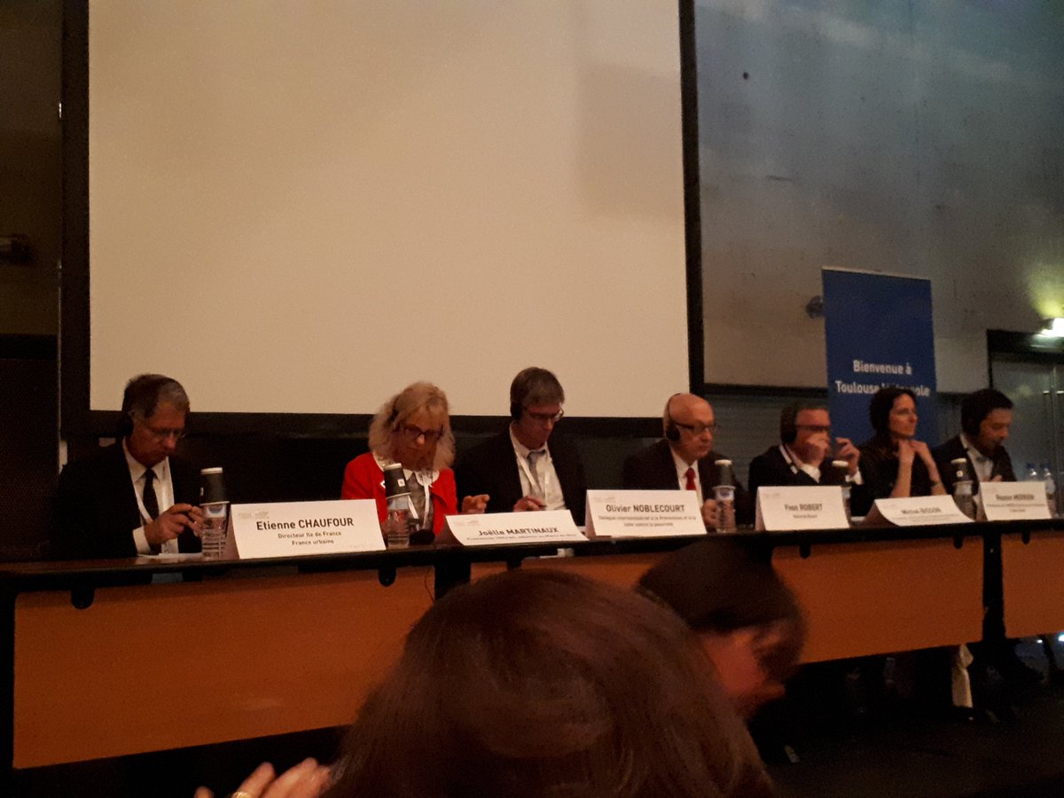 MNicolayCab's tweet photo. #JNFU @France_urbaine @TlseMetropole  atelier sur la #lutte et la #prévention de #pauvreté avec @onoblecourt , délégué interministériel, et @jmartinaux06, présidente @unccas. #CCAS mis à l'honneur. @villedetours #Tours @ch_bouchet https://t.co/0stLXoc9Jf