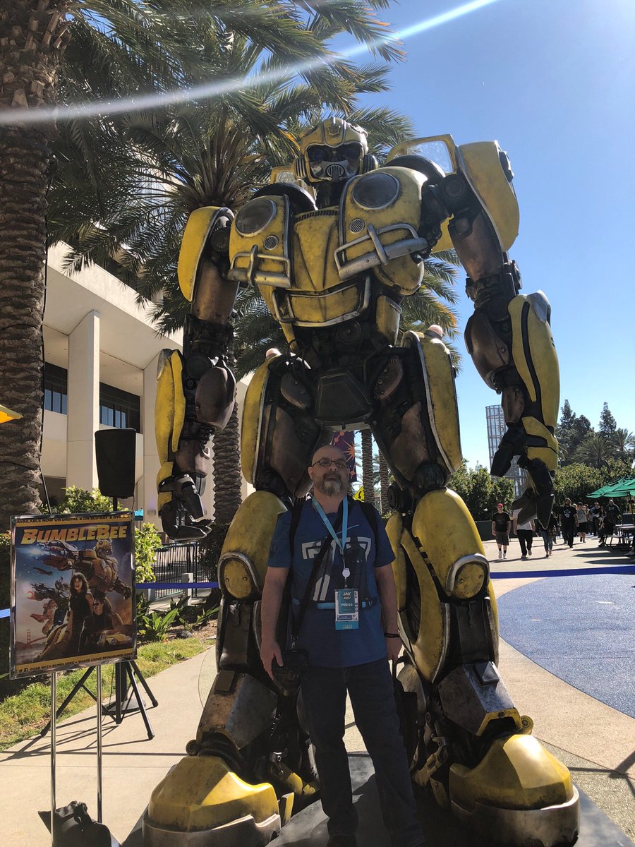 danregal's tweet photo. Had to get this photo of course. #findbumblebee https://t.co/lTtFsX4KdQ