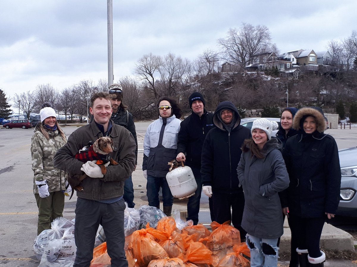 HPS_Paramedics's tweet photo. Congratulations Stefan and Taylor on a successful event. And thank you to the 25 community volunteers, who despite the winter weather showed up to clean up #Bayfront today. #HamOnt #Hamilton https://t.co/7hSL4niMD9
