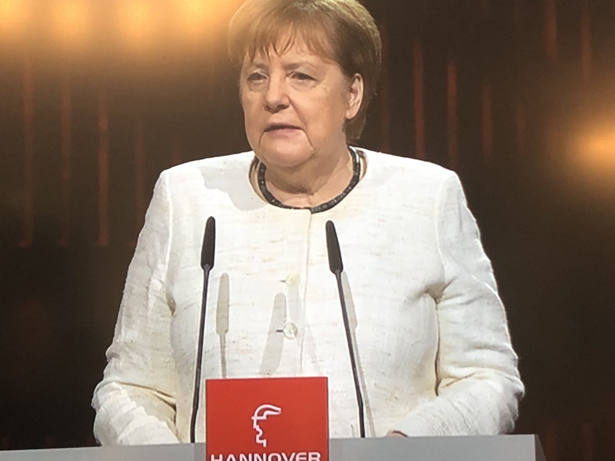 TMickeleit's tweet photo. #BKMerkel stellt fest: Industrie und IK gehören zusammen. Deshalb ist die CeBIT wieder heimgekehrt in die #HM19 https://t.co/Rawe6WRwz8