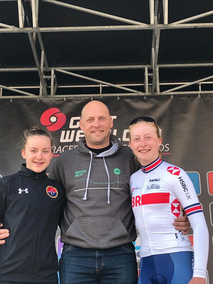 IFF_race's tweet photo. The happiest father of the day?
We think @Maggy_PR (Magnus Backstedt) because:
☑️daughter Zoë won our U17 Women
☑️daughter Elynor was the best in the U19 Women race
Time to celebrate family Backstedt 🍾
#GWE19 #GWEWomen #7racesinFlandersFields https://t.co/qNgh6xzxQ0