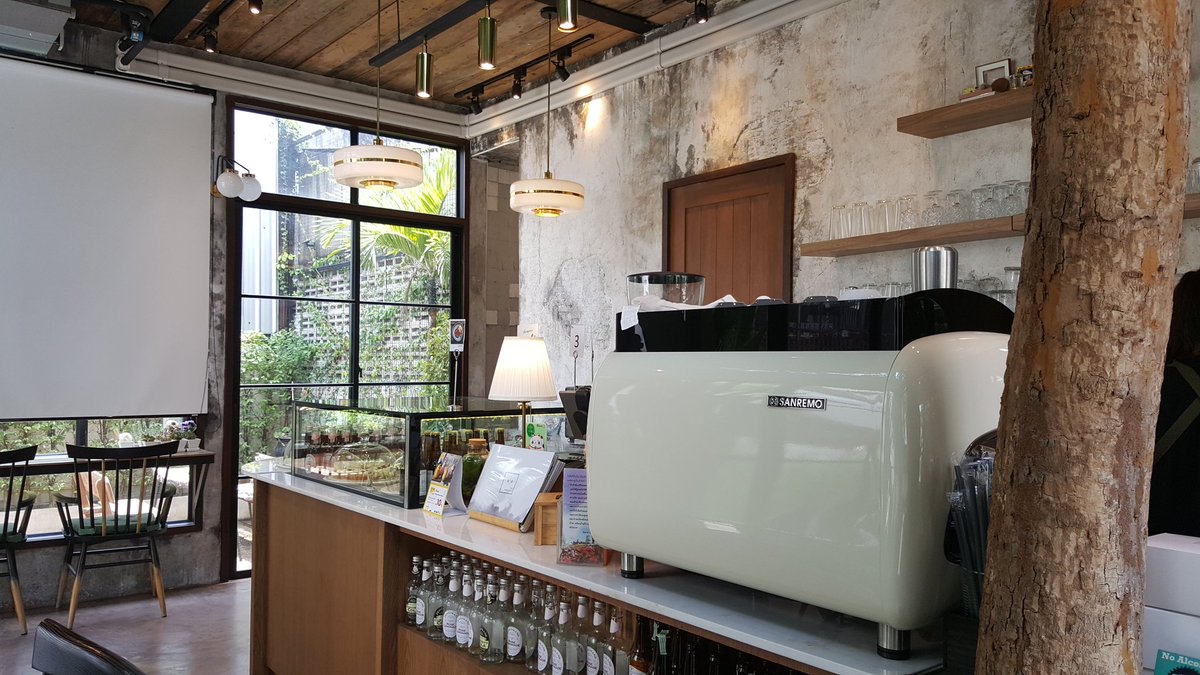 AkiyamaMukiSone's tweet photo. The Oqposite ร้านเก๋ๆและร่มรื่น ใกล้วัดโสมย่านนางเลิ้ง 😎 🌳🌿🌳☘🌳🌱
#bkkcafe #loftcafe #Chillout https://t.co/Hukgt2cbxr