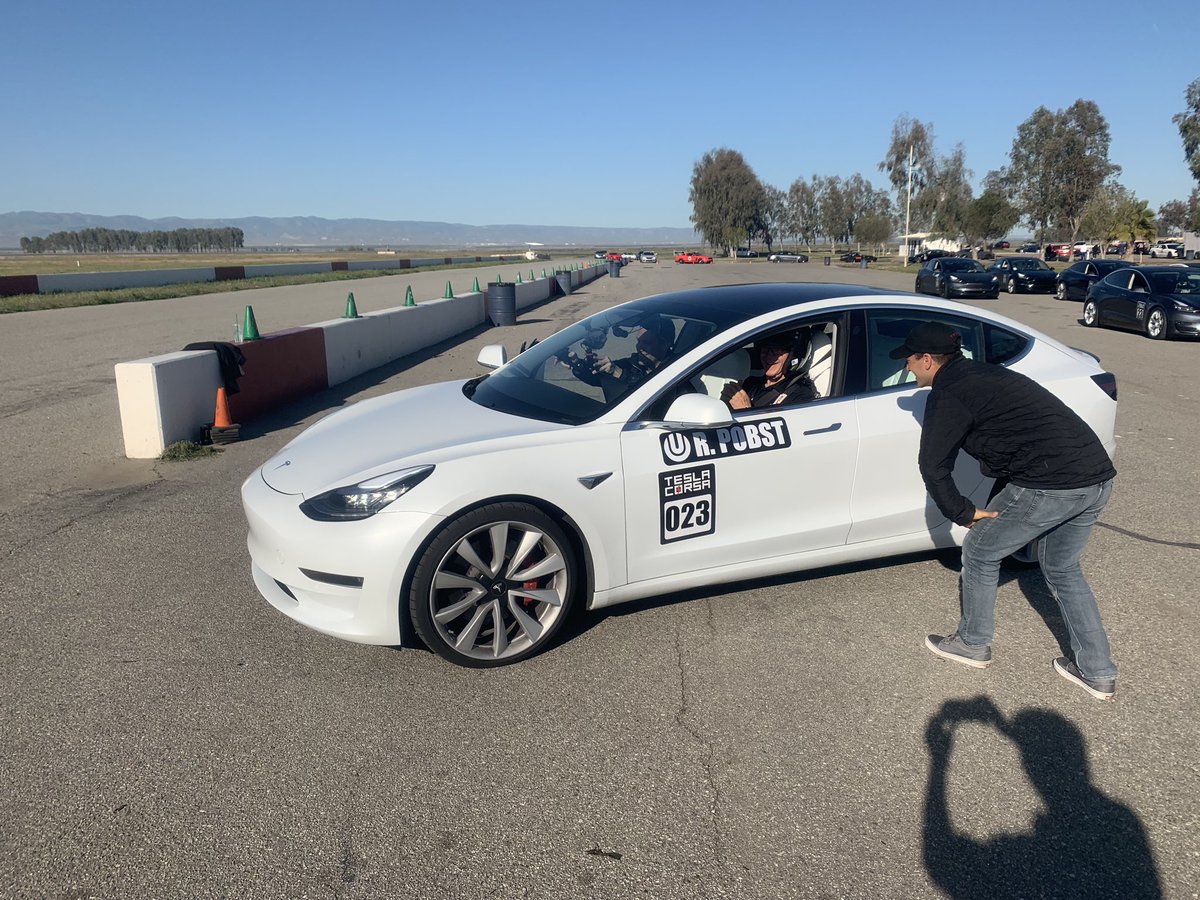 vincent13031925's tweet image. More pix of the Tesla Model 3 track event at Buttonwillow Raceway!!  

$TSLA #Tesla #Model3