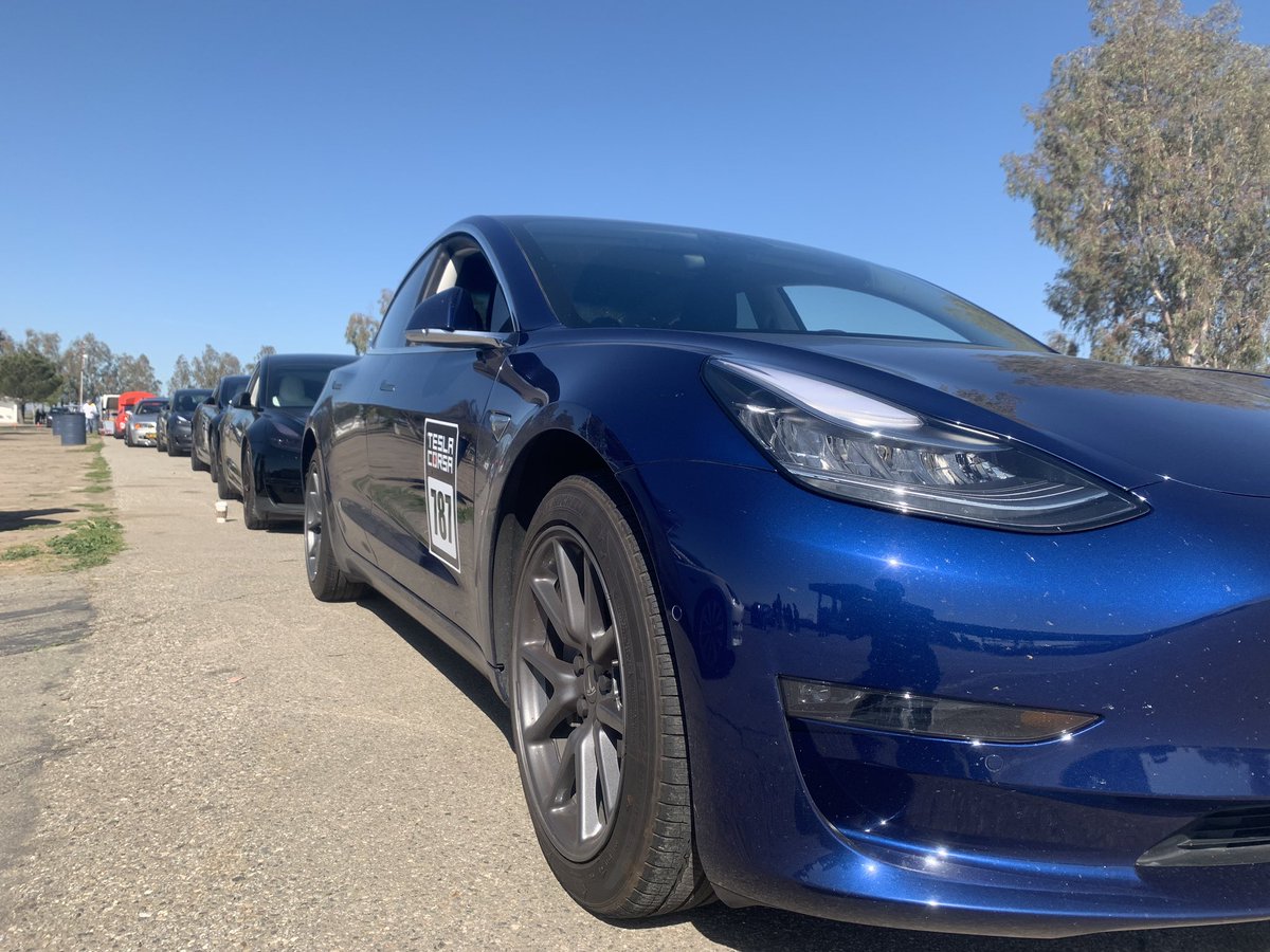 vincent13031925's tweet image. More pix of the Tesla Model 3 track event at Buttonwillow Raceway!!  

$TSLA #Tesla #Model3