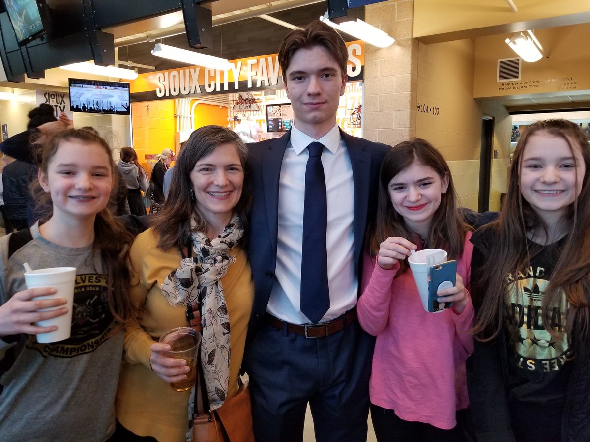 kwise6's tweet photo. So happy to see this guy last night. @Musketeerhockey #32 https://t.co/Ebdciakyx8