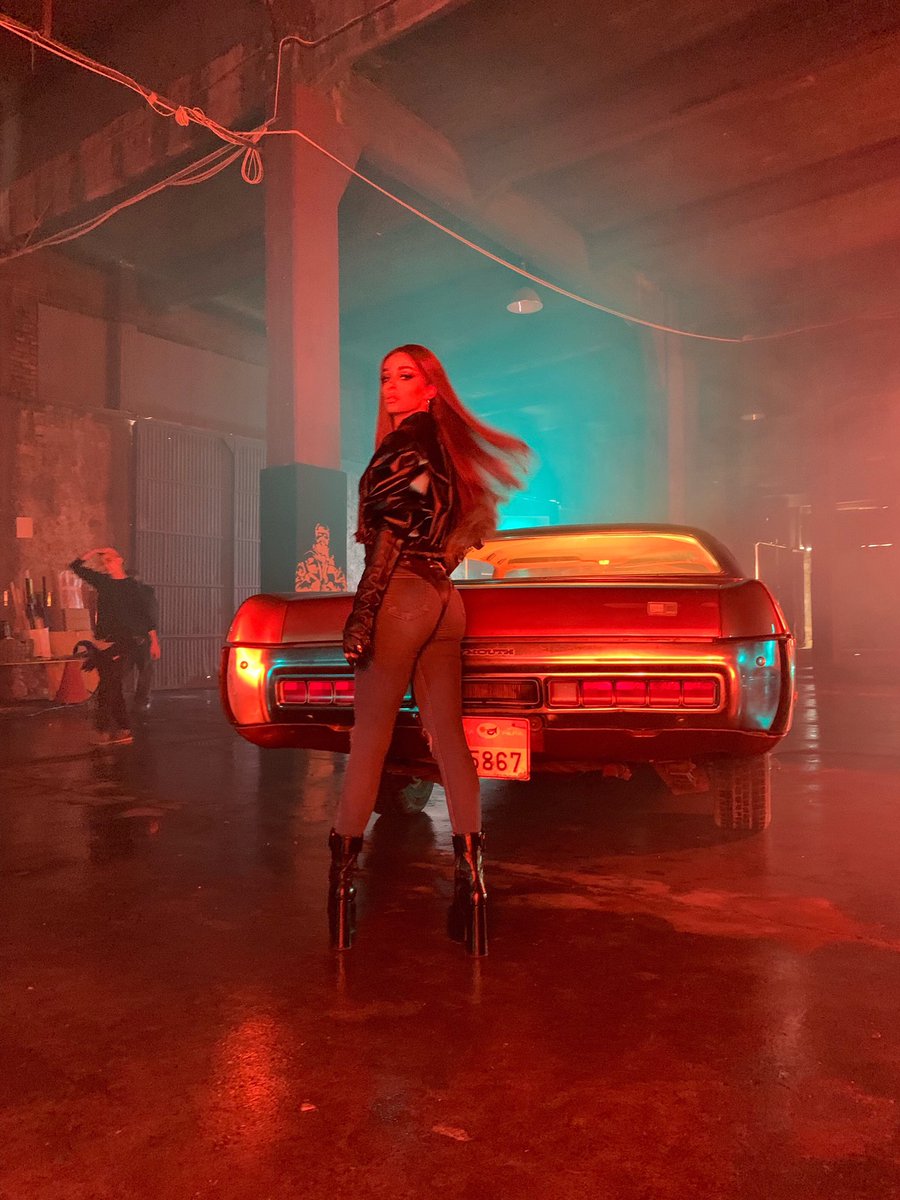 foureira_eleni's tweet photo. SIRENS 🚨 5/4 #kaan #SnoopDogg #sweetdreams #sirens https://t.co/EZkUOzoaQt