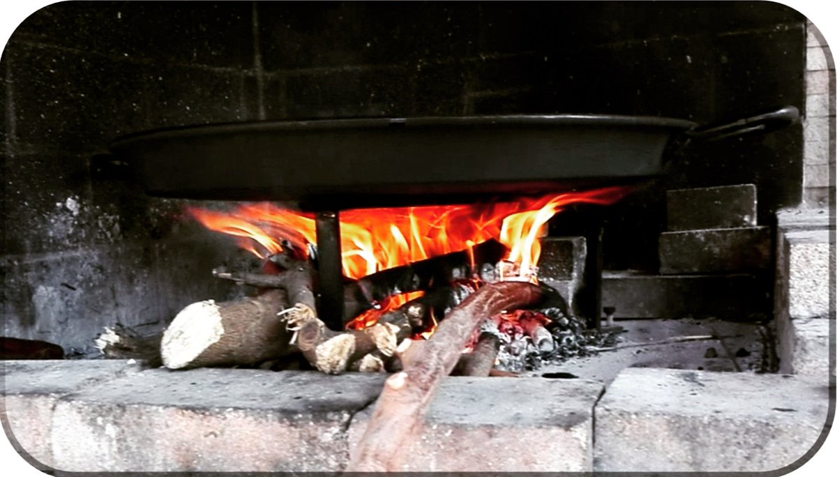 Enemigogluten's tweet photo. En https://t.co/z8Q9IRVmGw queremos ayudarte en el arte de los #arroces y #paellas con la primera entrega de nuestro #curso
Como primer capítulo tenemos "El control de la lena"
Esperamos que os ayude.
https://t.co/dsGU3Lu8J9
#cursosgratuitos https://t.co/Nfpa40Wta7