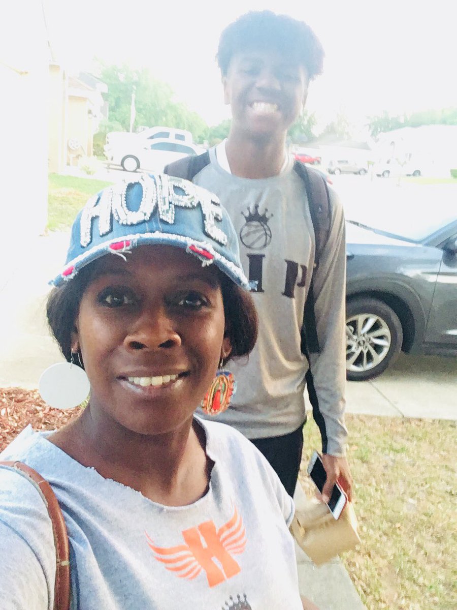 tmacksparkle's tweet photo. Another day of #basketball🔥
#myguy did great this weekend❤️
#TripleDouble 1st game
#10pts 2nd game and they made it to the semi-finals✨
#HIP
#Theseethelight 💡
@JaymackR 👏🏾 https://t.co/Oq7AFi7s5f