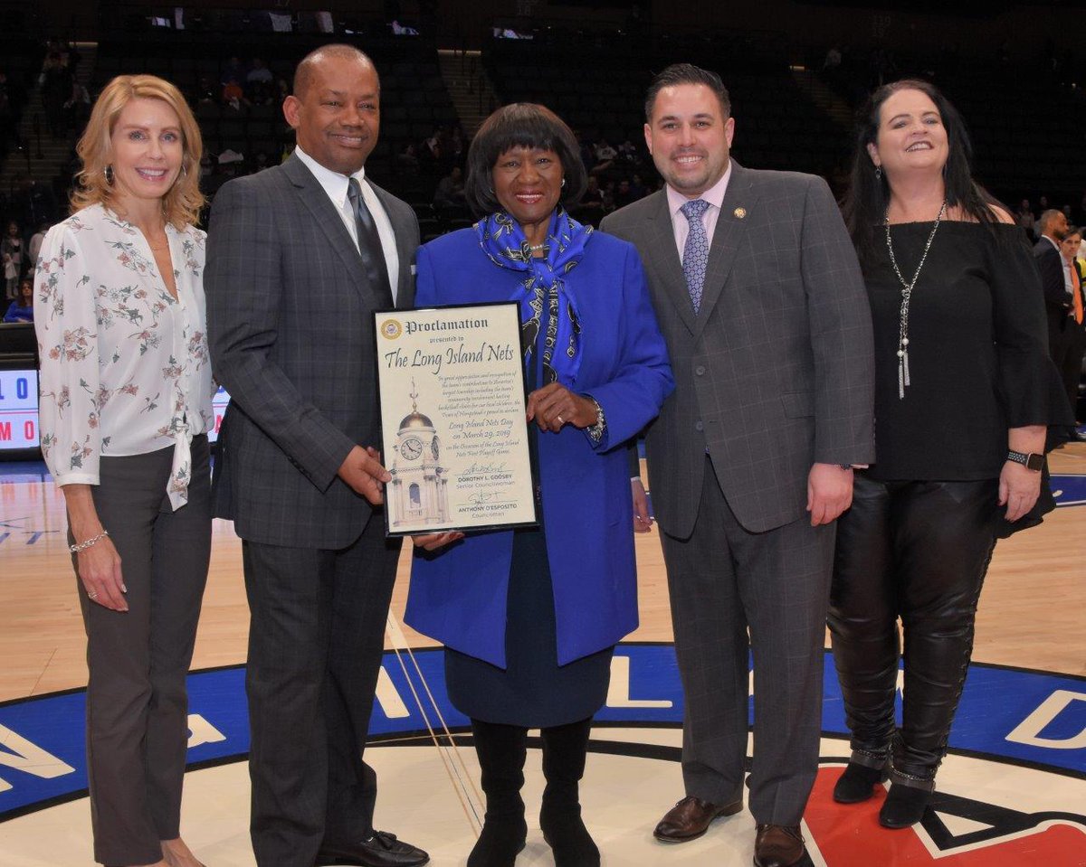 ANTHONYDESPO's tweet image. Tons of excitement @NYCBLive as @LongIslandNets advanced @NBA G League Eastern Conf Finals! To celebrate their 1st playoff game, I joined @dorothylgoosby &amp;amp; @VoteSchaefer to deliver the official game ball &amp;amp; declare it @LongIslandNets Day @HempsteadTown! #LetsGoNets #GoNets #WIN