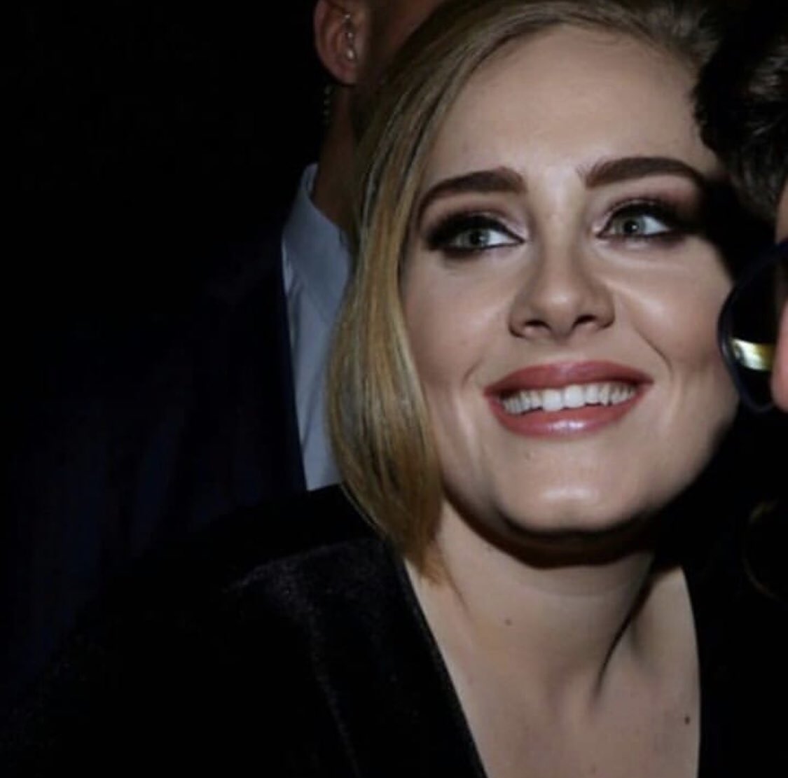 FansClubArgent3's tweet photo. Cómo te extrañamos, feliz de que estés de vuelta @adele #adele #laurie #blue #adkins #adelelovers #adeleforever #adelelive #adelenews #A4 #newalbum #adelepasion #adelefans #fansclub #adeleargentina #oneandonlyfc #oneandonly https://t.co/X4S1T9OuWt