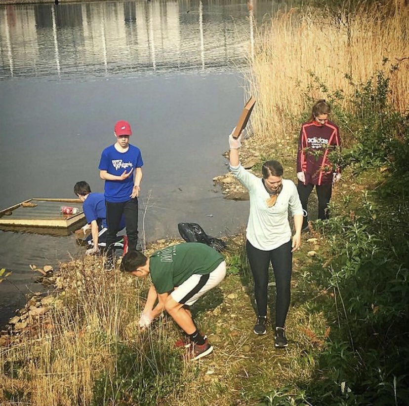 PKGenerations's tweet photo. Parkour: cleaning the parts of the city other people just can’t reach... 😬👊

Our first #LeaveNoTrace Jam of 2019 in London went off with bang and made a huge impact. Fantastic work by a truly wonderful community of practitioners! 

And this is just the start... 😉 #pkgen https://t.co/HMtSQ0AFuu