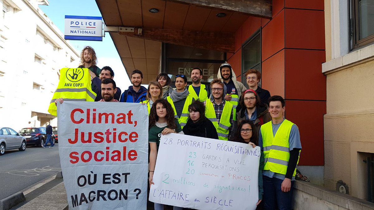 JusticeClimat49's tweet photo. Après une perquisition et une nuit en garde à vue, le citoyen angevin a été libéré ce samedi, merci à tous pour votre mobilisation ! @AnvCop21 #SortonsMacron https://t.co/n5CxZREnNj