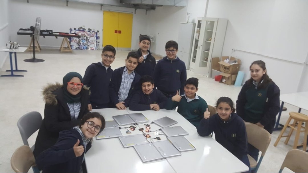 PhysicsRHHS's tweet photo. Who says Robotics is not interesting?! BE6-B, EB6 A and EB6 B students using micro:Bit to make animation and blinking activity https://t.co/zq8FAQ3Juk