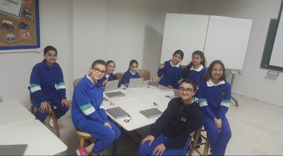 PhysicsRHHS's tweet photo. Who says Robotics is not interesting?! BE6-B, EB6 A and EB6 B students using micro:Bit to make animation and blinking activity https://t.co/zq8FAQ3Juk