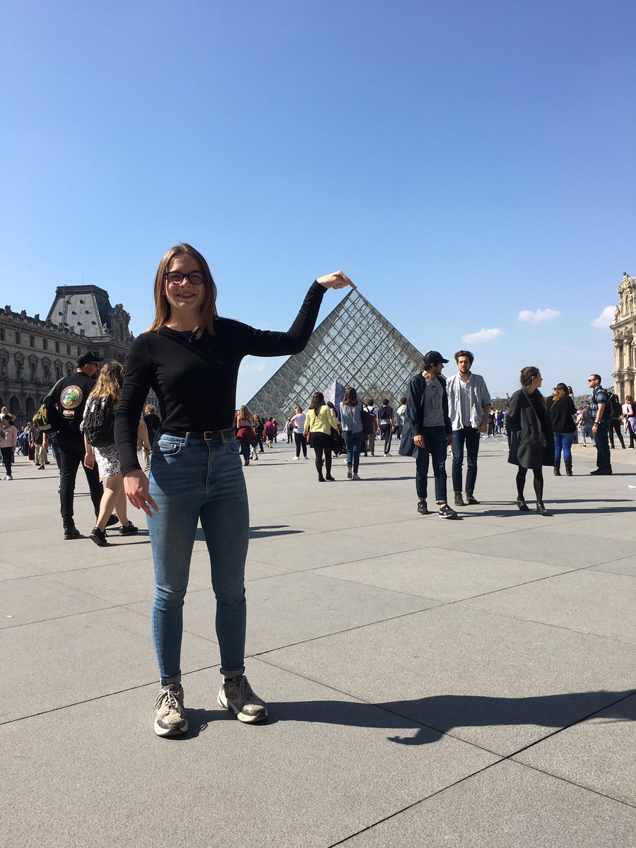 agalice030's tweet photo. jvoulais faire la touriste quand soudain https://t.co/OFBkkbKsSH