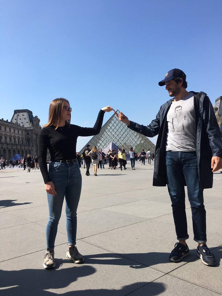 agalice030's tweet photo. jvoulais faire la touriste quand soudain https://t.co/OFBkkbKsSH