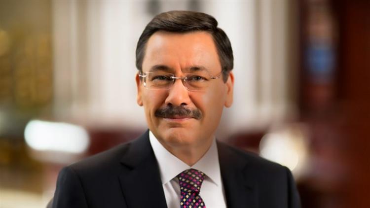 FotoHaber - İçine doğru gülmekten diyaframı kasılan Melih Gökçek, hastaneye kaldırıldı... zaytung.com/fotohaberdetay…