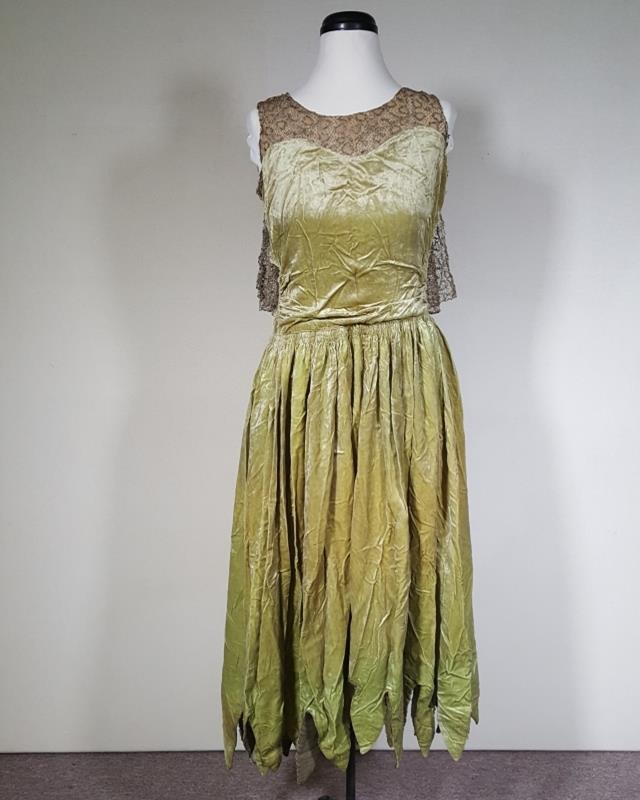 ILStateMuseum's tweet photo. Happy #NationalPromDay! This dress from our collection was worn by Miss Fern Older to her senior prom at Springfield High School in 1922. #StoryofIllinois #ILstatemuseum #prom #vintagedress https://t.co/iYERBNEGTL