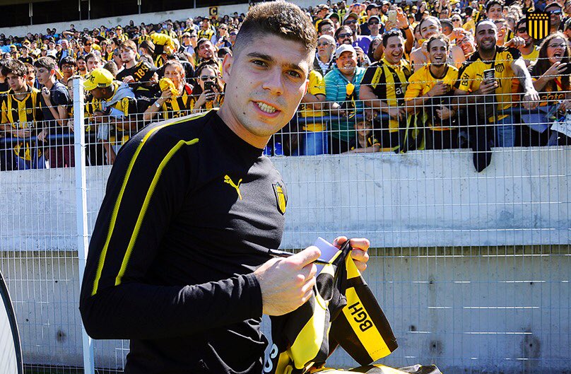 OficialCAP's tweet photo. ¡Un día especial! Todos juntos, la banda y los jugadores 👏👏👏 https://t.co/u9PBCBuxcA