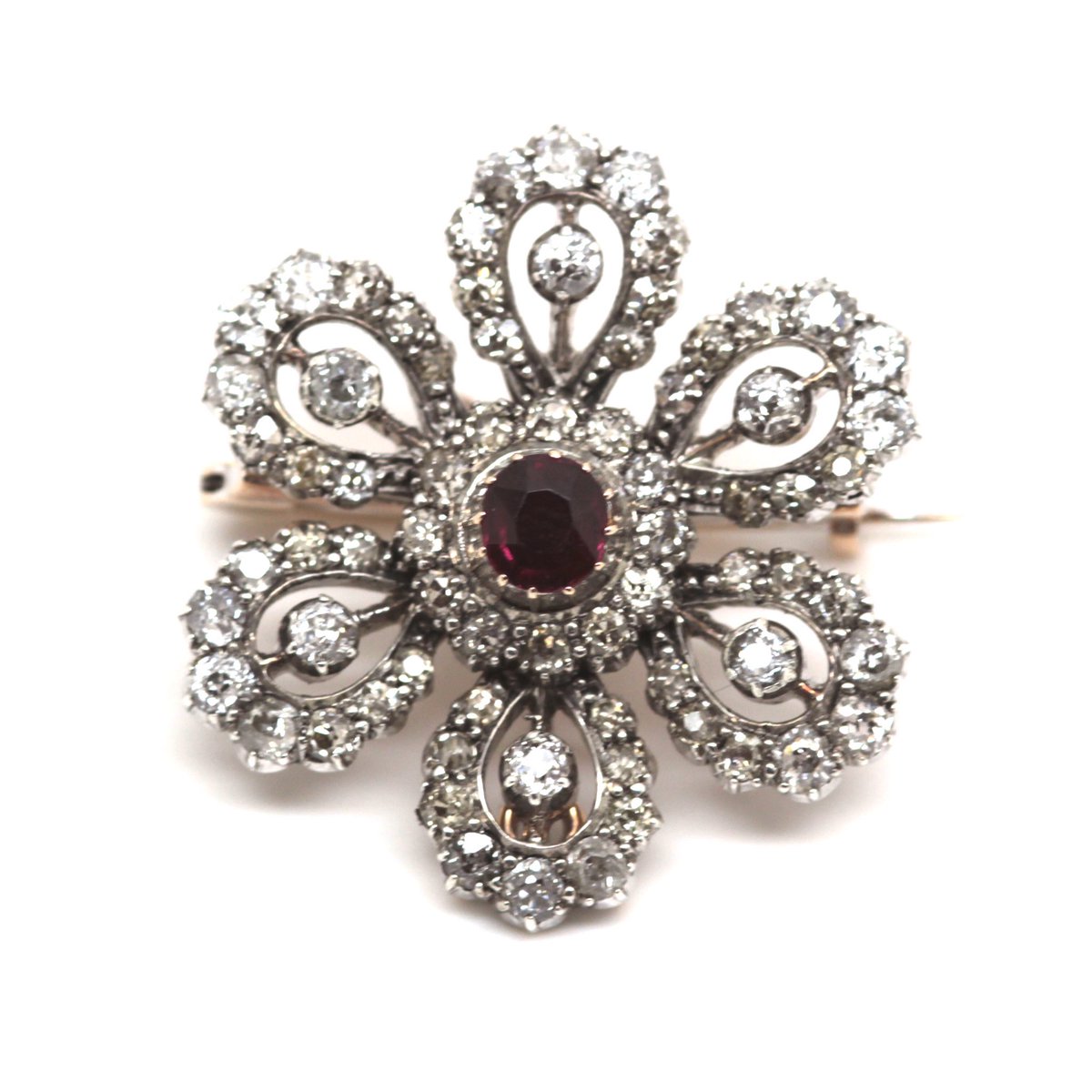 5_saul's tweet photo. Art Deco Burma ruby and diamond brooch #diamonds #ruby #brooch #jewellery #artdeco #jewellerydesign  #antique #luxury #gifts #HappyMothersDay2019 https://t.co/cXTa1rFFSY