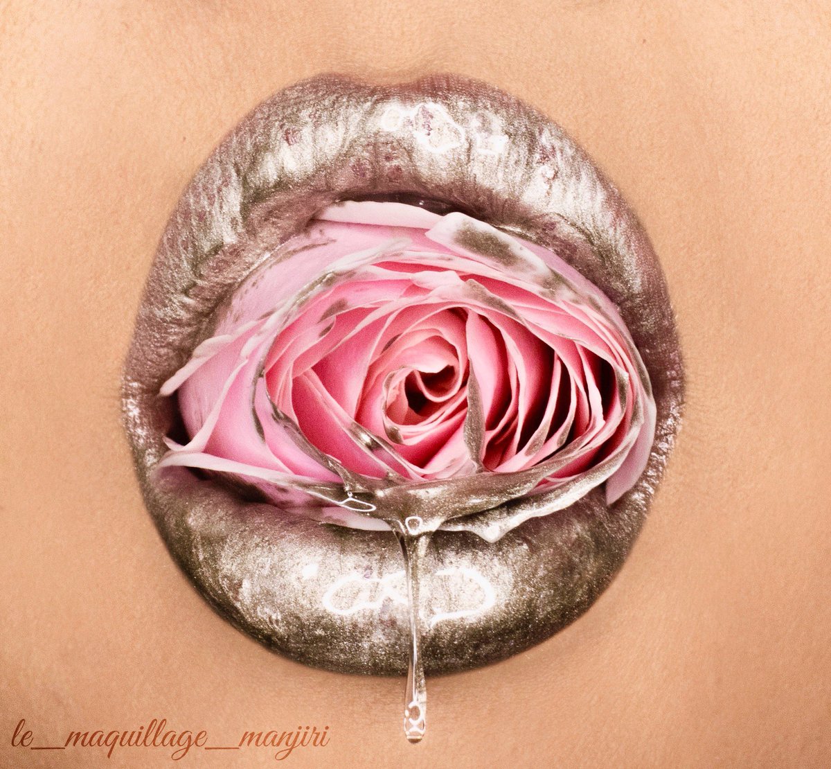 Le_Maq_Manjiri's tweet photo. 🥀MERCURY ROSE🥀

Products used:
@MACcosmetics pigment in platinum mixed with clear lip glass. For the textured upper lip used the pigment and Pro Longwear Lipcolour in FOR KEEPS 
Foundation: @hudabeauty in 310G Amaretti
.
#lipart #silverlips #lipdrip #ABRPRsearch #norvina https://t.co/Luw8PDi956