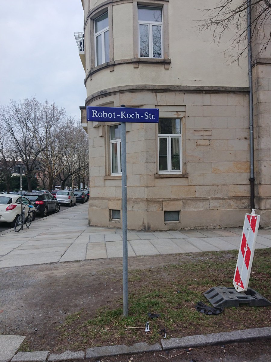 Achtung liebe Zuhörenden, 
wir treffen uns heute mit <a href="/gavinturek/">Gavin Turek</a> und @KimyanLaw auf der <a href="/robotkoch/">robot koch</a>-Straße, sobald @DubbinFlow die hochstehende Sonne ausgenutzt hat und die Laufschuhe glühen, Welle One Love live ab 21:00 Uhr hier:

blogrebellen.de/welle-one-love