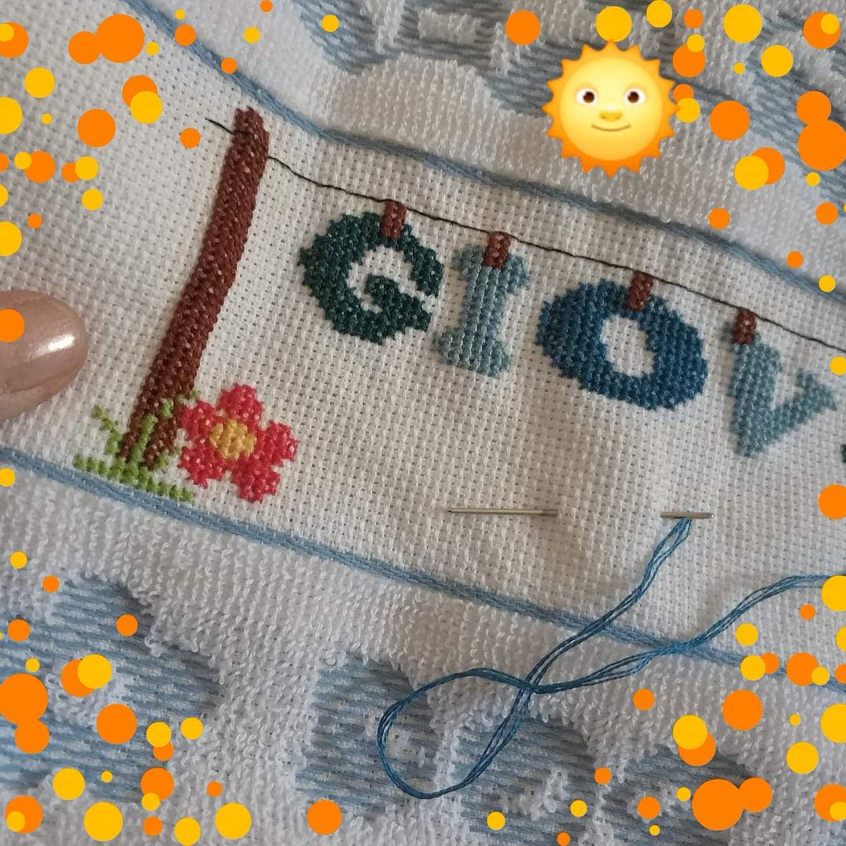 MioIdee's tweet photo. Bene ..io le lettere le ho stese...ora aspettiamo che il bellissimo sole di oggi le asciughi 🤣🤣😁 #handmade #puntocroce #lettere #nome #setasilo #bimbi #maschietto #sole https://t.co/dGGABm8zIm