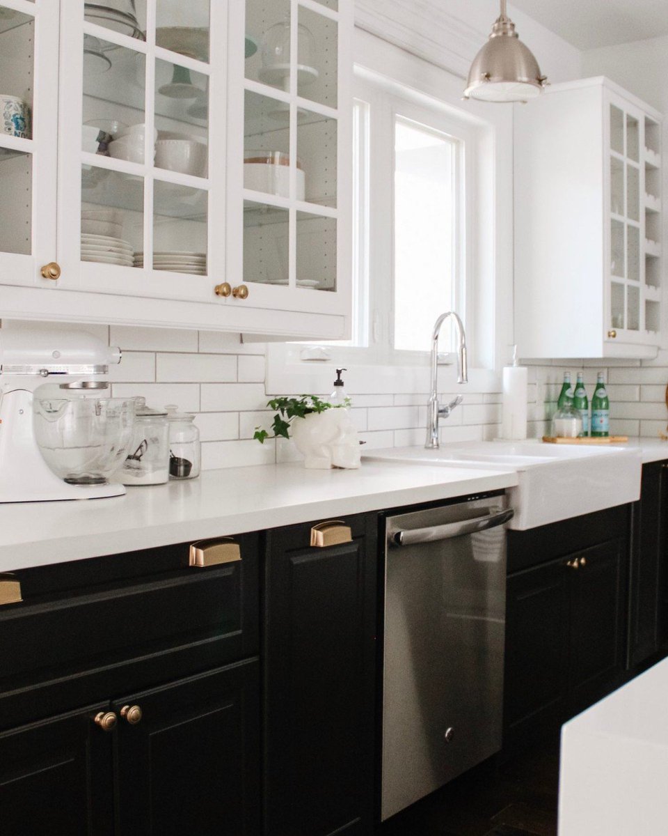 DealLuxProducts's tweet photo. Looking for a Kitchen Refresh? So was Skye Cecilia! She Used Schaub and Company Hardware to Complete the Look. Check it out: https://t.co/QwB4ZCf4w7 Schaub & Company #renovation Skye Cecilia Design - Home Staging & Redesign #excelmkting https://t.co/93jznrU3CB