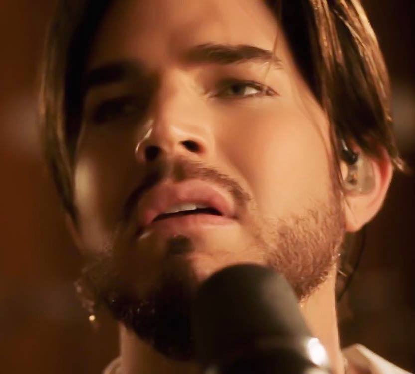 VOTE for #AdamLambert 
Best Male Vocalists of Today
thetoptens.com/best-male-voca…