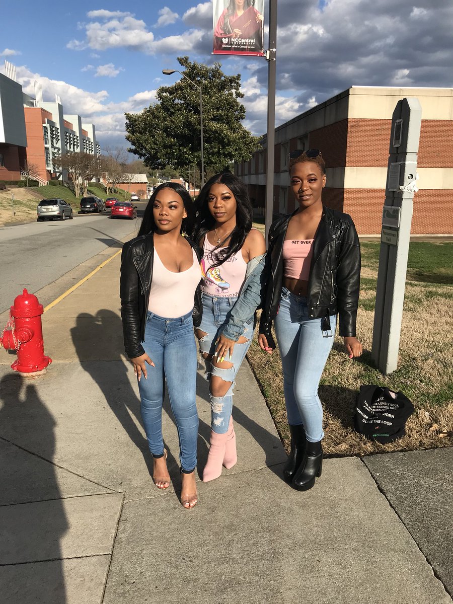 PrettynP's tweet photo. The girls 🌸 https://t.co/1Mn1PPPDdL
