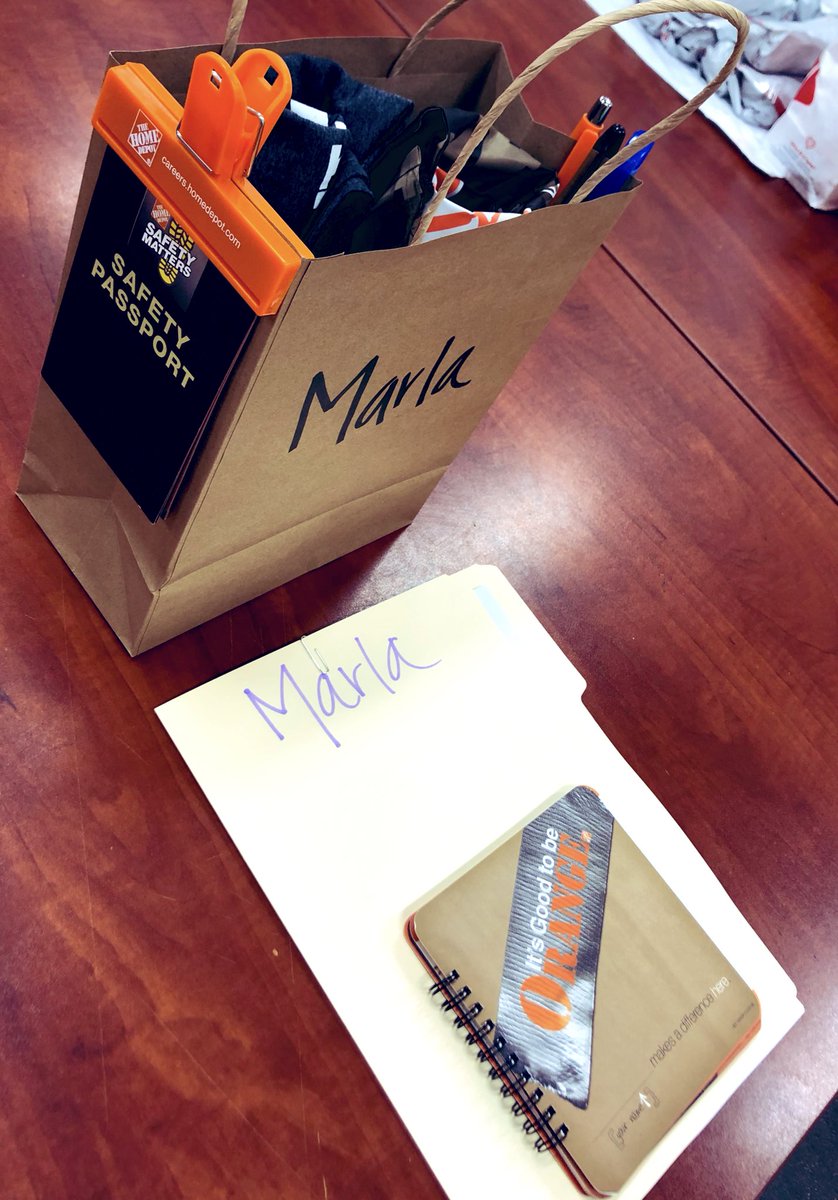 MiriamAcevedo7's tweet image. Yaaay!!! New 1509 team members 🙌🏼☺️🍊 #orientation2019 #SpringHiring #BuiltToBringIt #PMDPeopleFirst #SuperD214 @brandon85017375 @LaurenSmith0929