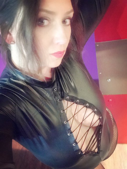 Channeling my inner #catwoman at #reddoordungeon https://t.co/aGgfrGeTjF https://t.co/PKei8mVTPr<a href="/tag/catwoman"class="tags">#catwoman</a><a href="/tag/reddoordungeon"class="tags">#reddoordungeon</a>