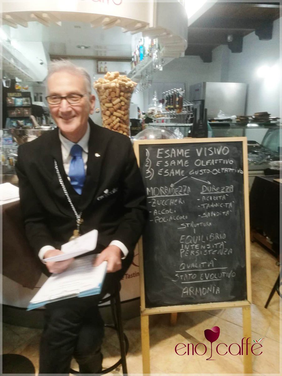 assovini_it's tweet photo. ENOCAFFE', COMPLETATO IL CORSO BASE DI DEGUSTAZIONE DEL VINO

Si è chiuso martedì, tra la soddisfazione e i sorrisi dei partecipanti, il corso dedicato alla #degustazionedelvino organizzato da Assovini ... https://t.co/rJSJ04wejK
#assovini_it #enocaffè #vino #enoteca https://t.co/QWwDd6DPOm