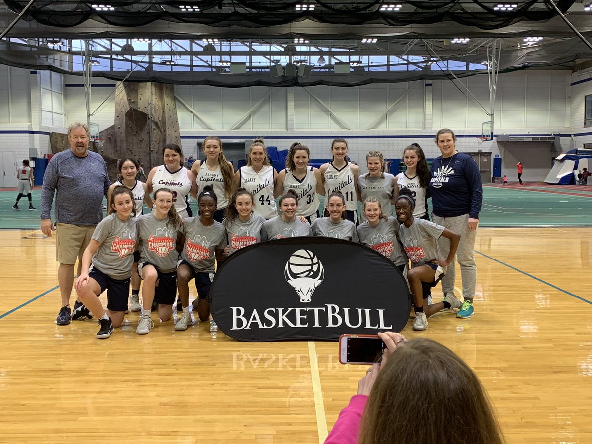BasketBullhoops's tweet photo. Congrats to our 10th grade Naismith champions - @albany_capitals with a great win over @CastleHoops #hoftipoff2019 https://t.co/IeOWwmQULC