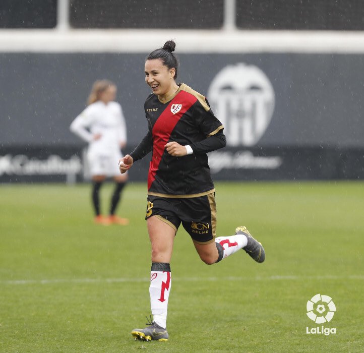 FundRayoFem's tweet image. ⚡️FINAAAAAAAAAAAAAALLLLLLL en el Antonio Puchades!!!!! Qué 3️⃣puntos!!!!!!! Qué partido!!!!!! Qué guerreras!!!!!! (1-2) 
⚽️@Camila_Saez_4 
⚽️@Angelesds_9