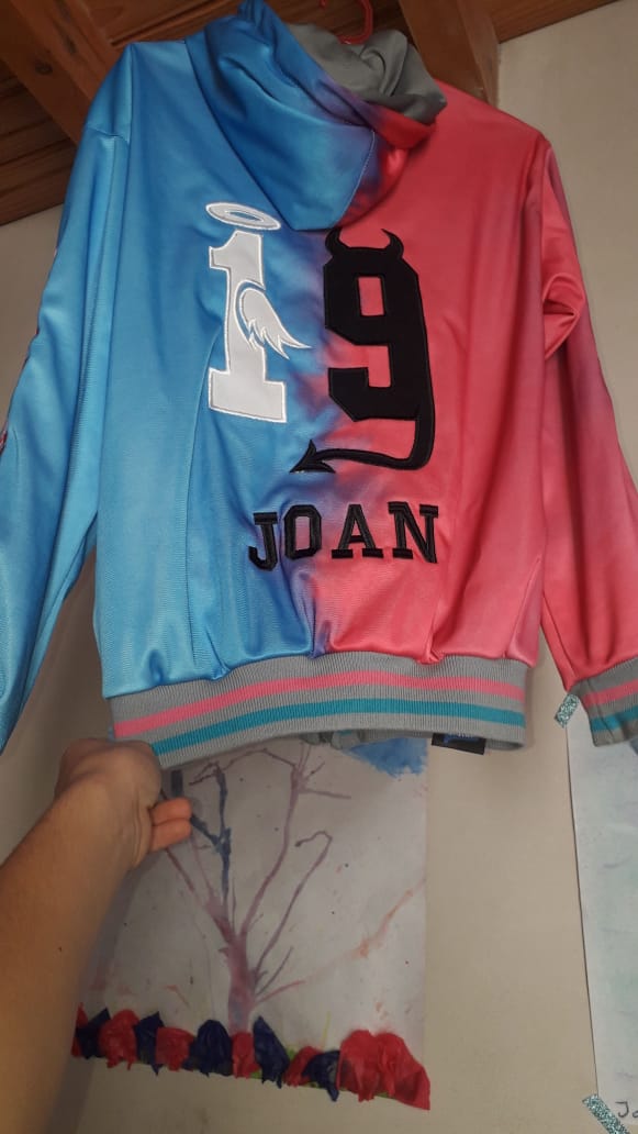 lunabenardis's tweet photo. La campera de egresados de 7mo de mi hermanito puta madree https://t.co/qsifxDXAXy