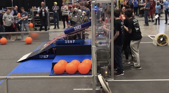 WWRobotics1757's tweet image. You can never have too much of a good thing #rampbots 

#morethanrobots #omgrobots #NEUNH @FRCTeams @NE_UNH